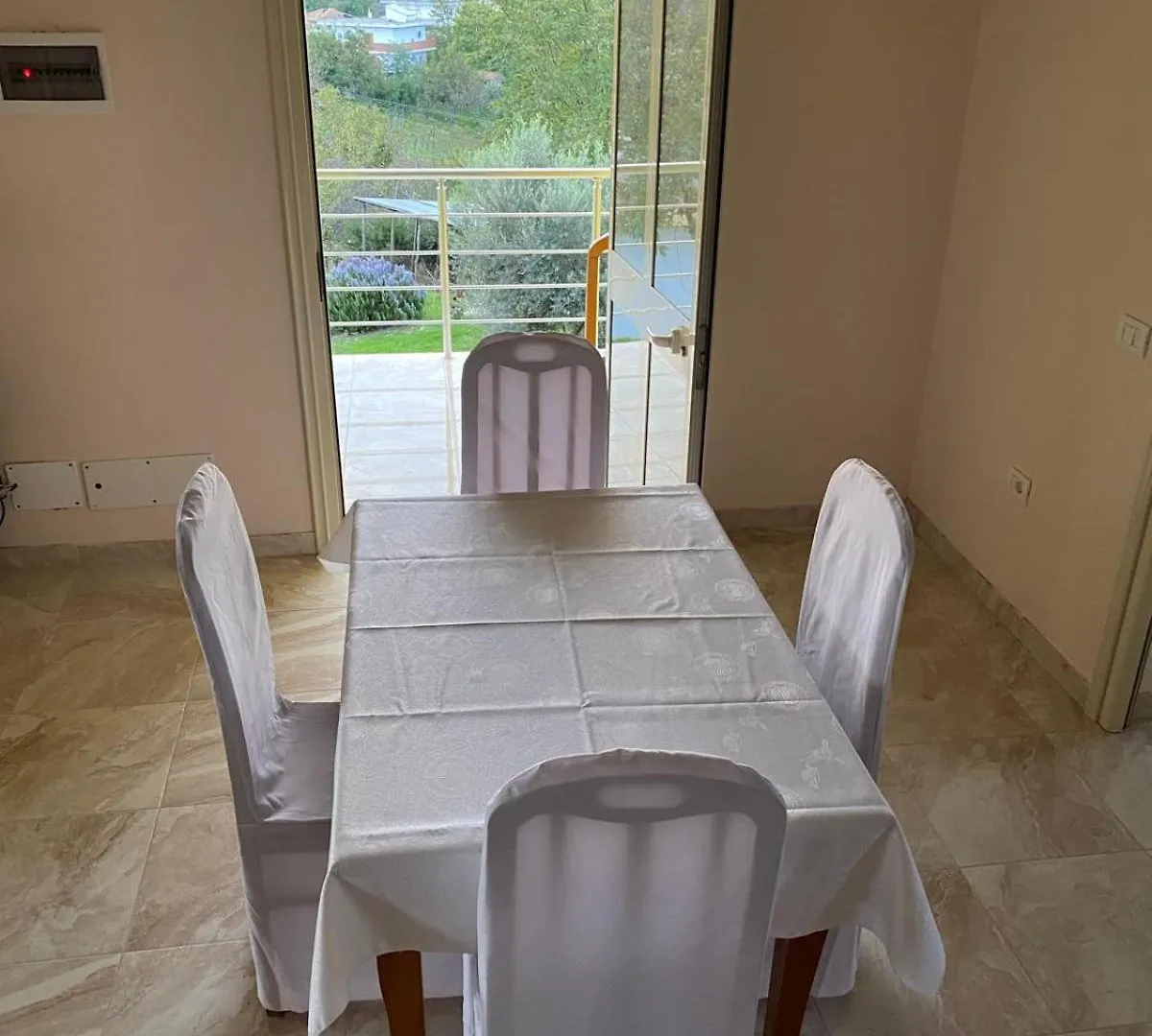 Guest House Bujtina Ismet Gjeli Kavaja 0*,  Albánia